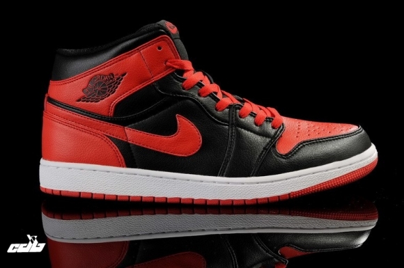 Air Jordan 1 Mid Black Red