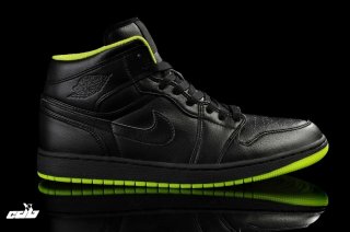 Air Jordan 1 Retro Noir Volt