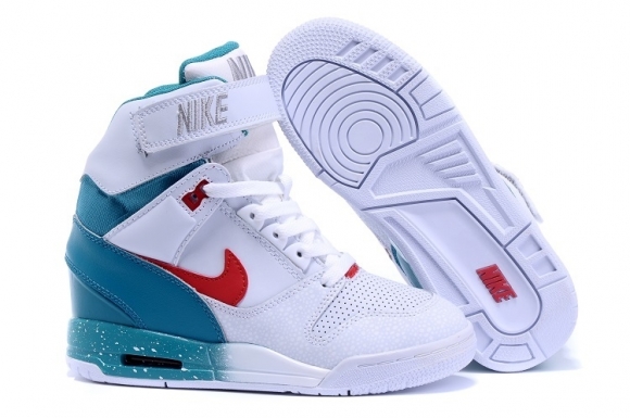 Nike Air Revolution Sky High Wedge Sneakers Blanc Bleu Rouge