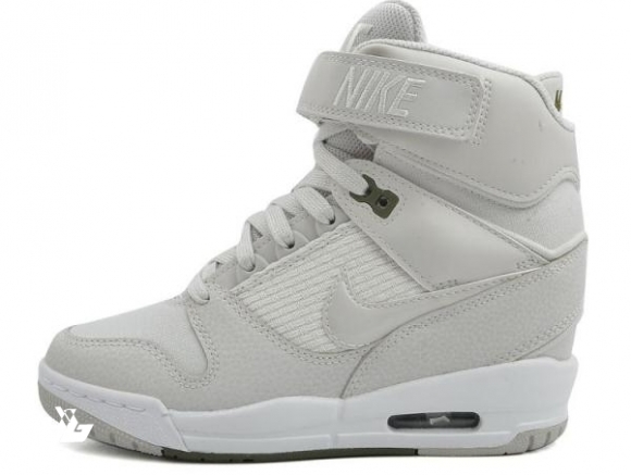 Nike Air Revolution Sky High Wedge Sneakers Gris Blanc