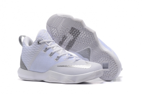 Nike Lebron Ambassador IX 9 Blanc Métallique Argent