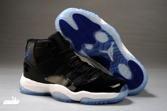 Air Jordan 11 Noir Blanc Clair Bleu