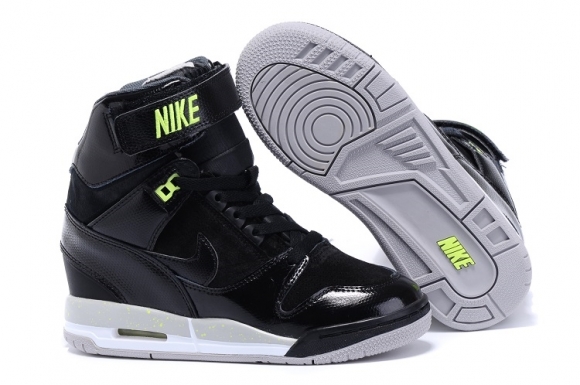 Nike Wmns Air Revolution Sky Noir